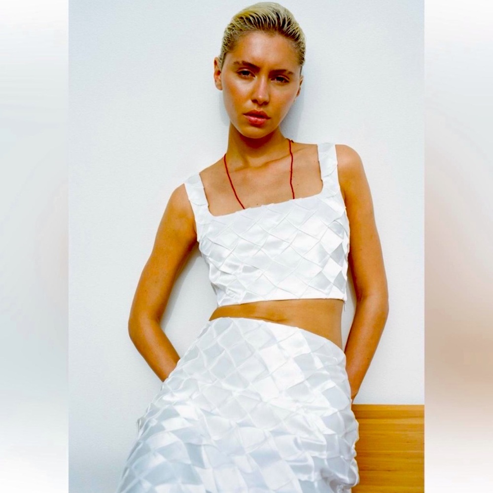 ZARA DIAMOND PLEATED
SATIN EFFECT CROP TOP. NWT